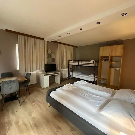 Апартаменти The Art And 3*