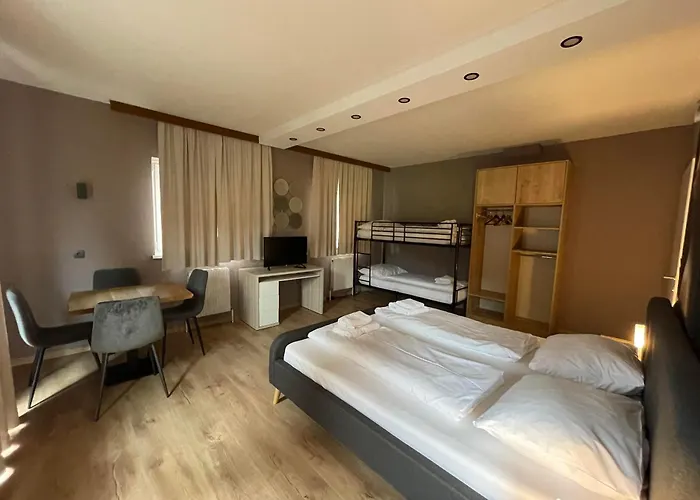 Апартаменти The Art And 3*