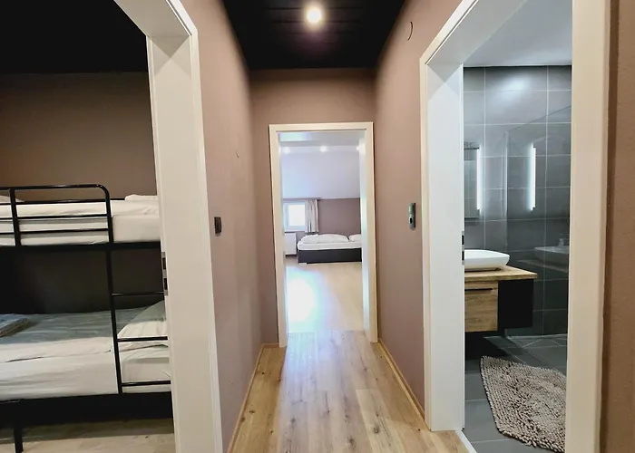 Апартаменти The Art And 3*